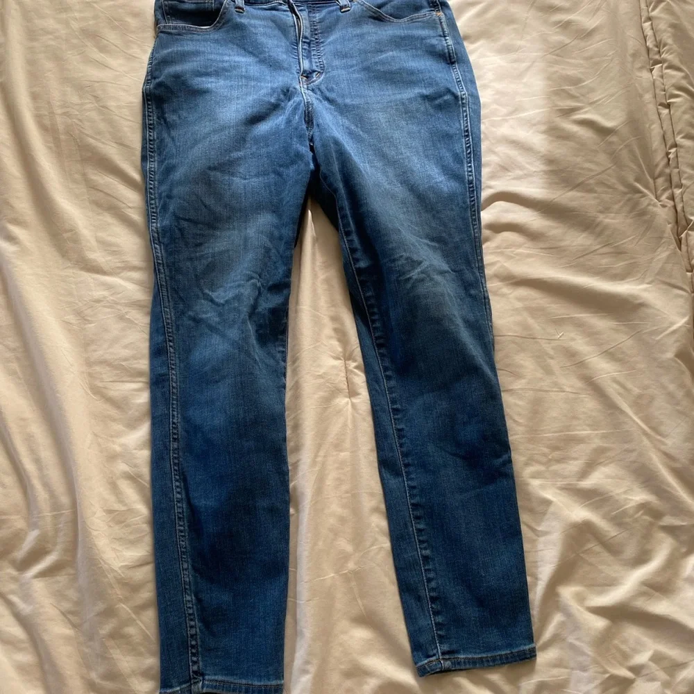 Madewell Women's Skinny Jeans in Dark Blue - Picture 2 of 4